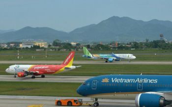 Đề xuất tiếp tục giảm thuế phí cho các hãng hàng không gặp khó khăn do đại dịch Covid