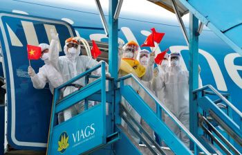 VNA đã vận chuyển trên 3.000 y, bác sĩ và 140 tấn thiết bị y tế tới vùng dịch phía Nam